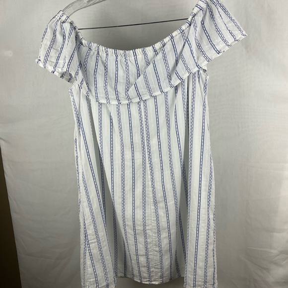 Off The Shoulder Dress - Picture 8 of 11